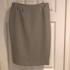 Houndstooth plaid skirt